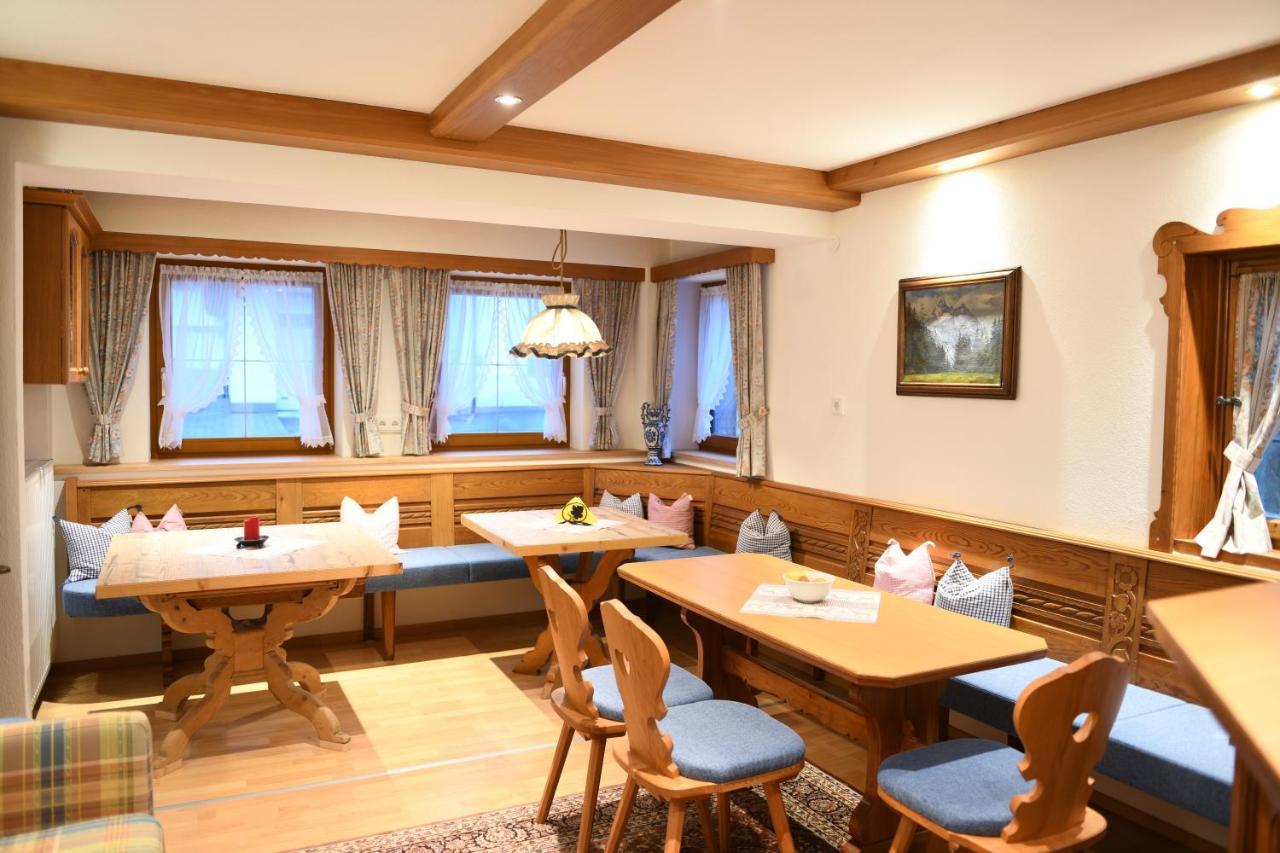 Holzschnitzers Appartements Ehrwald Kültér fotó