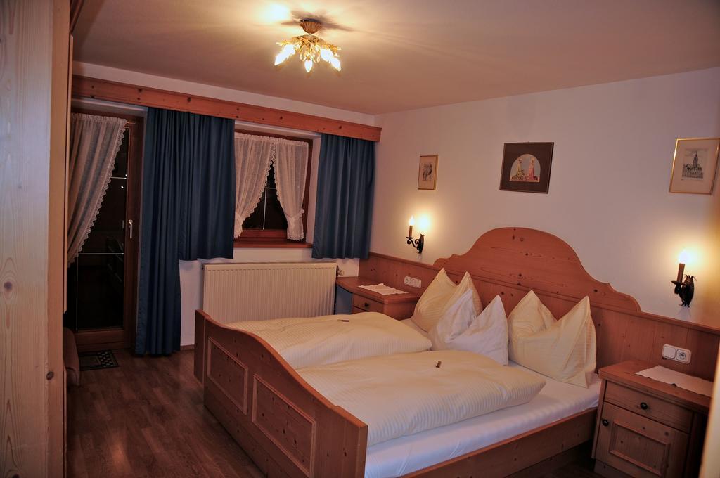 Holzschnitzers Appartements Ehrwald Kültér fotó