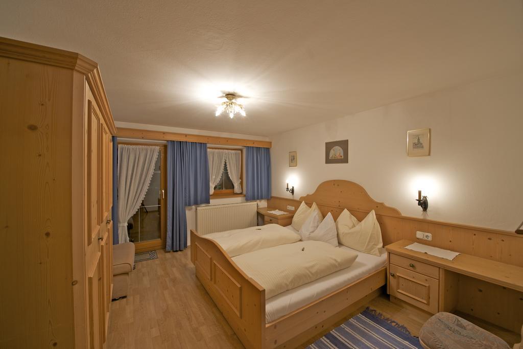 Holzschnitzers Appartements Ehrwald Kültér fotó