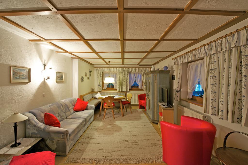 Holzschnitzers Appartements Ehrwald Kültér fotó