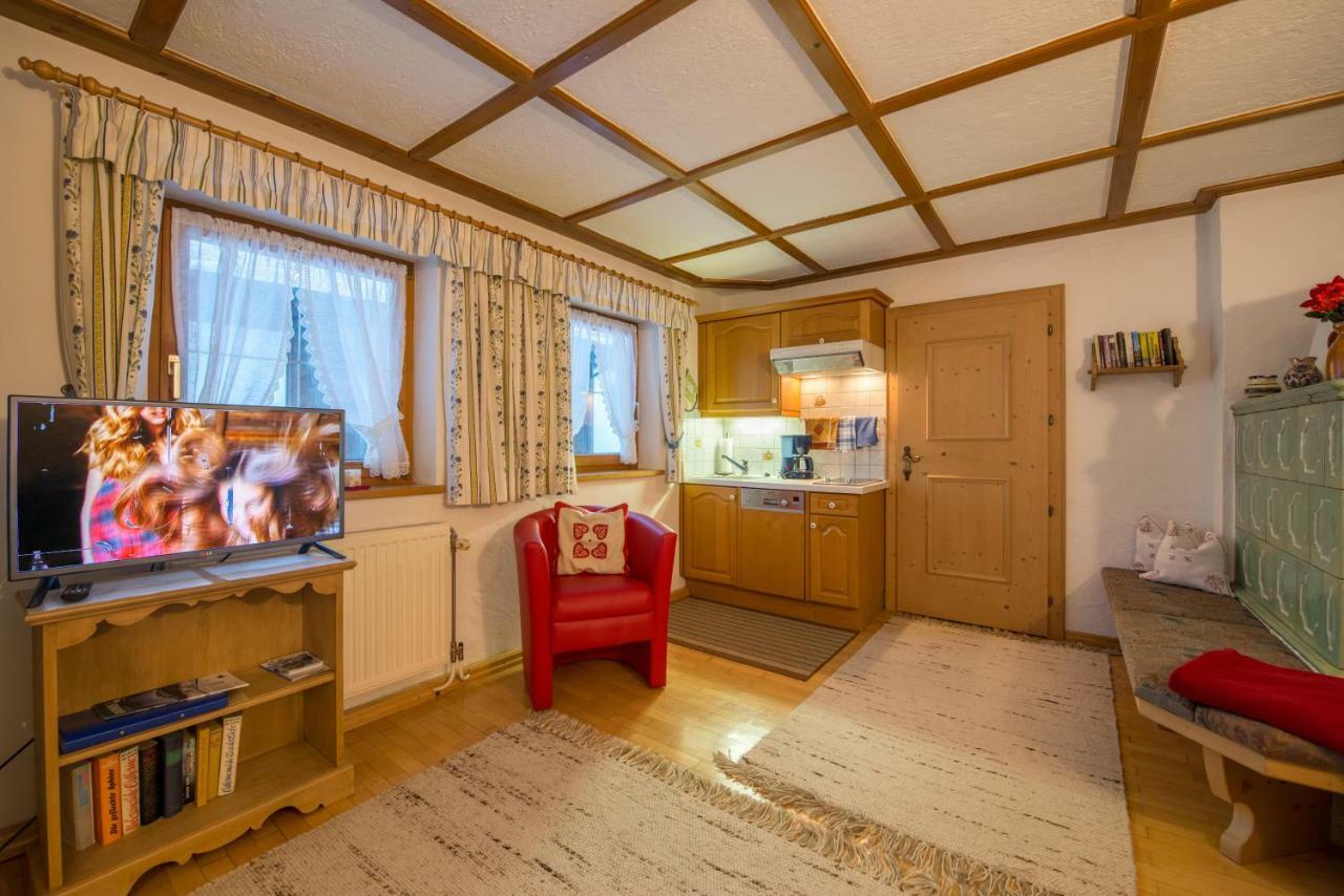 Holzschnitzers Appartements Ehrwald Kültér fotó