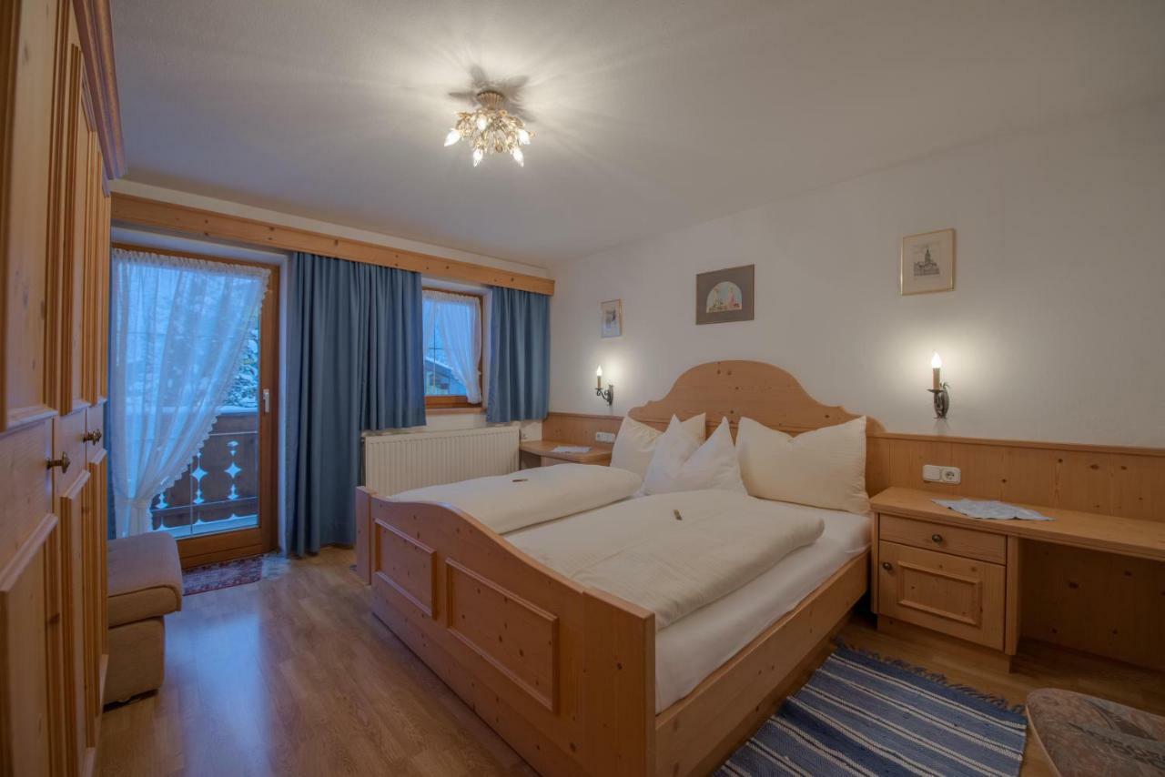 Holzschnitzers Appartements Ehrwald Kültér fotó