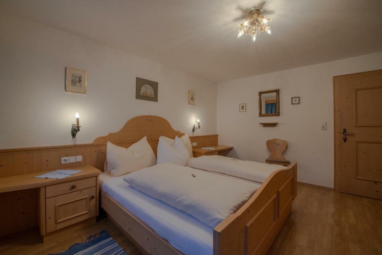 Holzschnitzers Appartements Ehrwald Kültér fotó