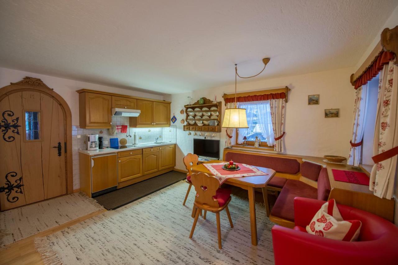 Holzschnitzers Appartements Ehrwald Kültér fotó